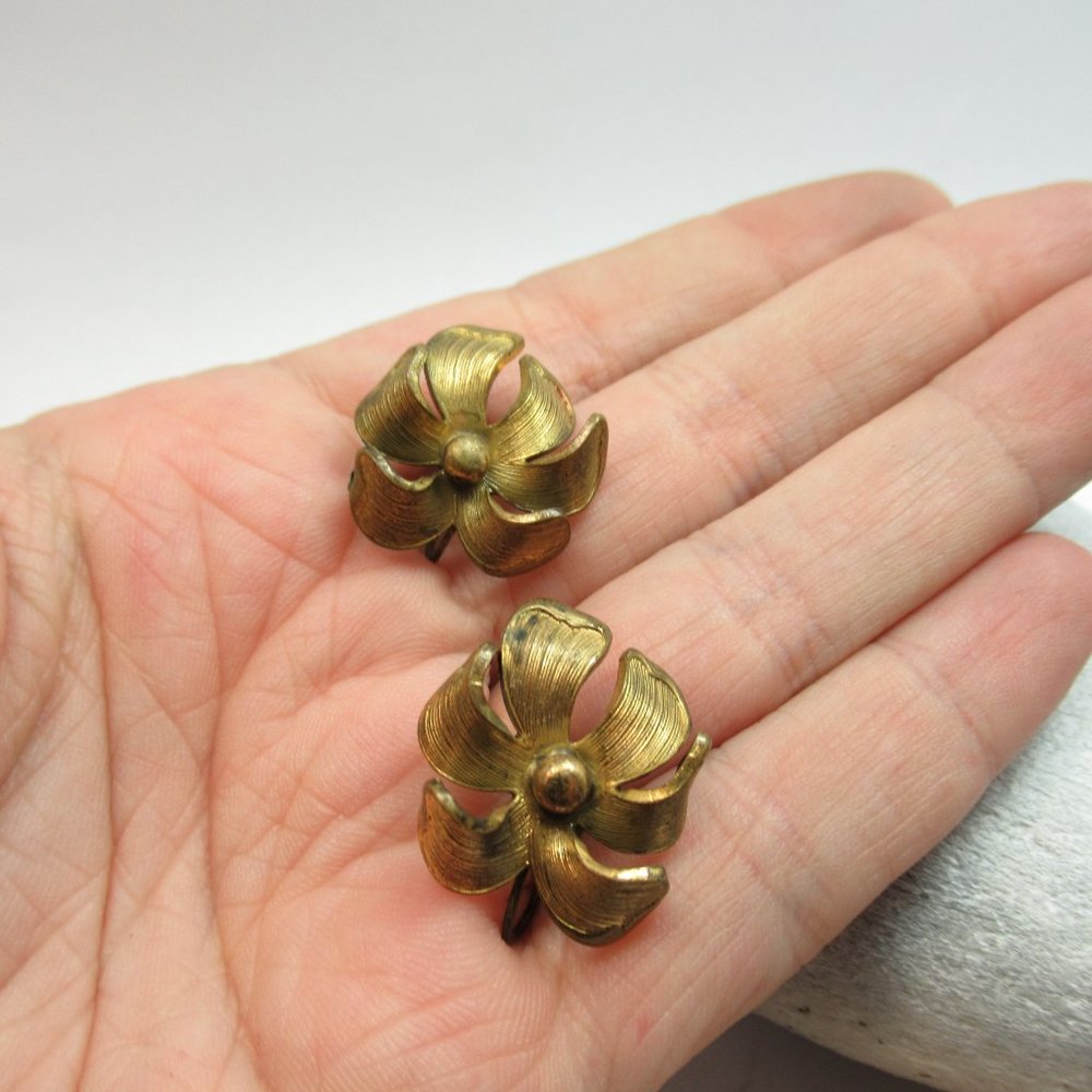 Vintage Screw back Orchid earrings